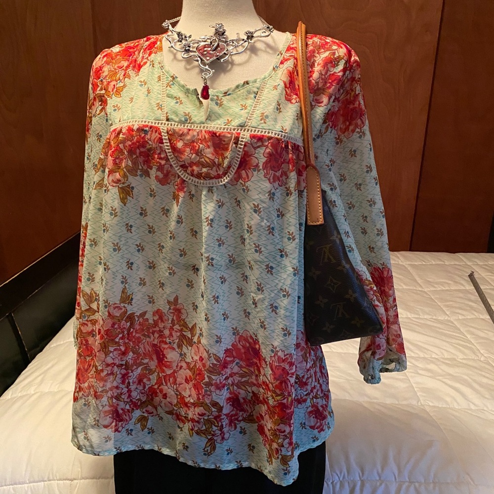 Kelly Renee floral blouse like new condition